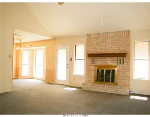 4101 Warwick Ln, Bryan, TX 77802 photo 2