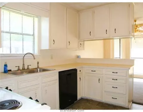 4101 Warwick Ln, Bryan, TX 77802 photo 6
