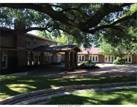 1111 E 9th St, Cameron, TX 76520 photo 1
