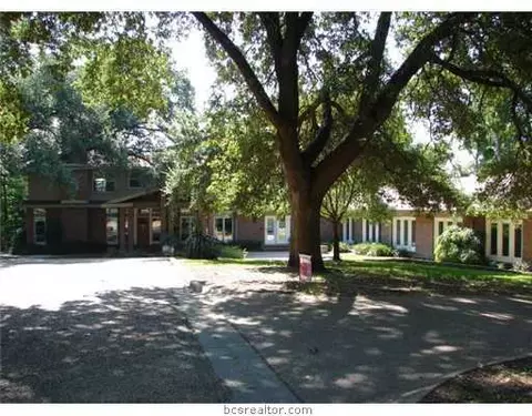 1111 E 9th St, Cameron, TX 76520 photo 3