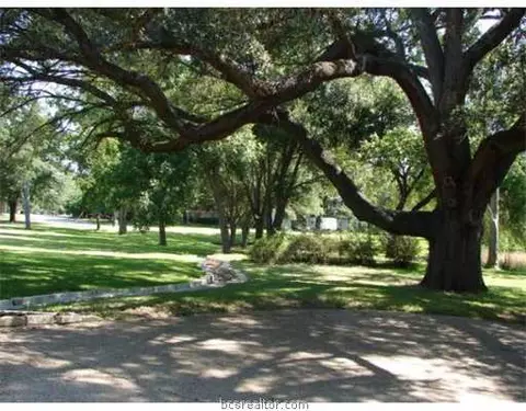 1111 E 9th St, Cameron, TX 76520 photo 2
