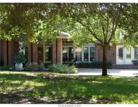 1111 E 9th St, Cameron, TX 76520 photo 4