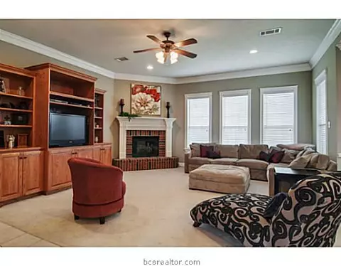 3820 Park Hampton Dr, Bryan, TX 77802 photo 3