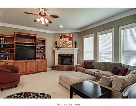 3820 Park Hampton Dr, Bryan, TX 77802 photo 2