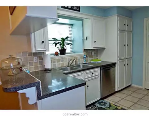 3816 Brighton Dr, Bryan, TX 77802 photo 6