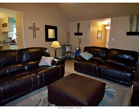 3816 Brighton Dr, Bryan, TX 77802 photo 3