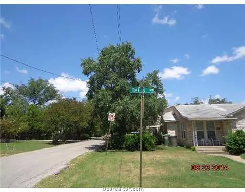 1202 Batts St, Bryan, TX 77803 photo 2