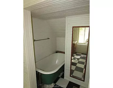 713 E 30th St, Bryan, TX 77803 photo 2