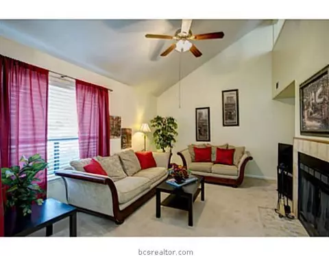925 Navidad St, Bryan, TX 77801 photo 2
