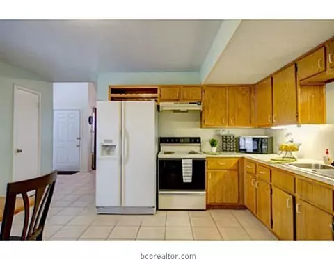 925 Navidad St, Bryan, TX 77801 photo 4