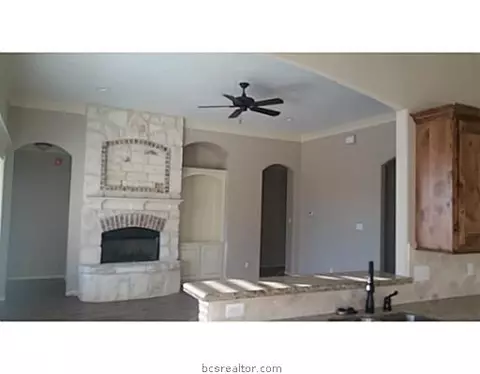 3104 Archer Cir, Bryan, TX 77808 photo 2