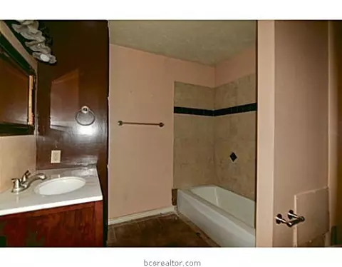 2805 Camelot Dr, Bryan, TX 77802 photo 8