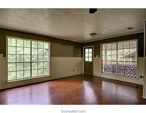 2805 Camelot Dr, Bryan, TX 77802 photo 5