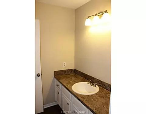 2830 Oakside Dr, Bryan, TX 77802 photo 9