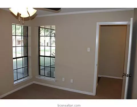 2830 Oakside Dr, Bryan, TX 77802 photo 8