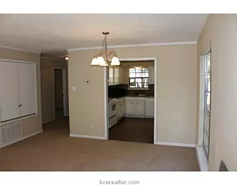 2830 Oakside Dr, Bryan, TX 77802 photo 5