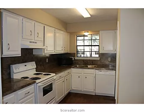 2830 Oakside Dr, Bryan, TX 77802 photo 6