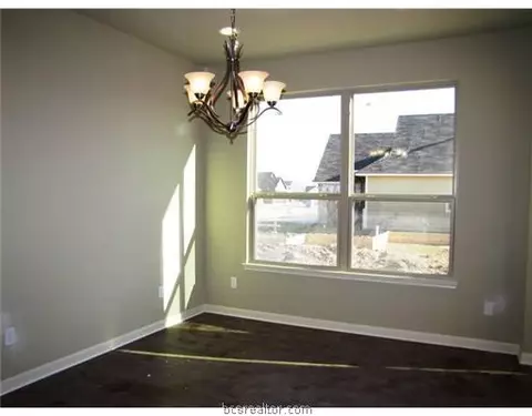 1065 Venice Dr, Bryan, TX 77808 photo 4