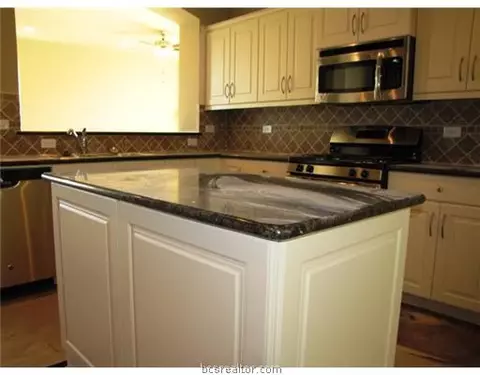 1065 Venice Dr, Bryan, TX 77808 photo 9