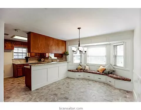2312 Valley View Dr, Bryan, TX 77802 photo 3