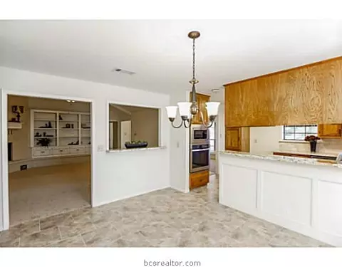 2312 Valley View Dr, Bryan, TX 77802 photo 4