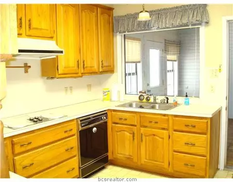2906 Braeburn, Bryan, TX 77802 photo 5