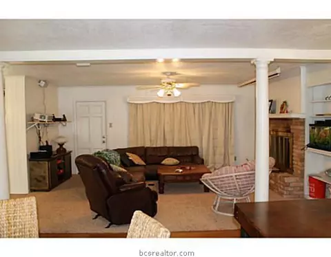310 Borderbrook Dr, Bryan, TX 77801 photo 4