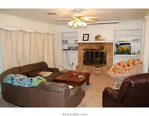 310 Borderbrook Dr, Bryan, TX 77801 photo 5
