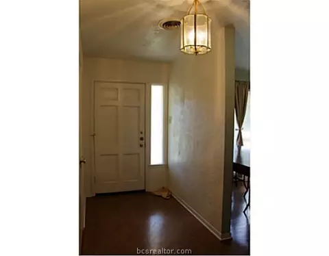 310 Borderbrook Dr, Bryan, TX 77801 photo 3