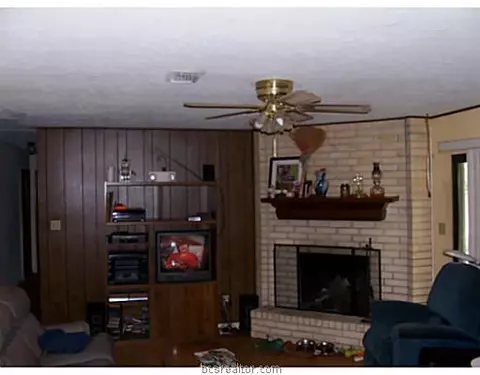 8272 Grassbur Rd, Bryan, TX 77808 photo 5