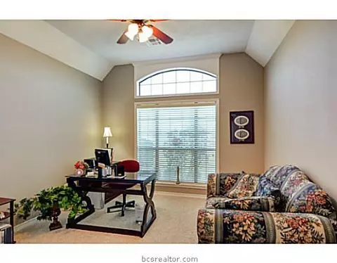 6977 Gemstone, Bryan, TX 77808 photo 2