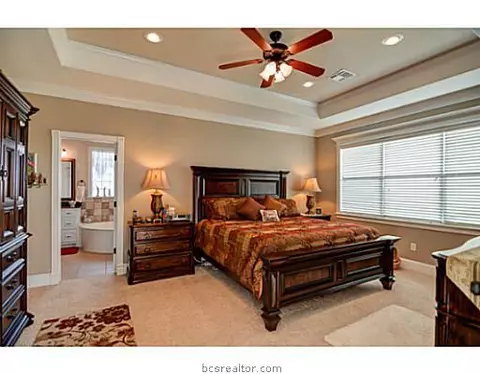 6977 Gemstone, Bryan, TX 77808 photo 4