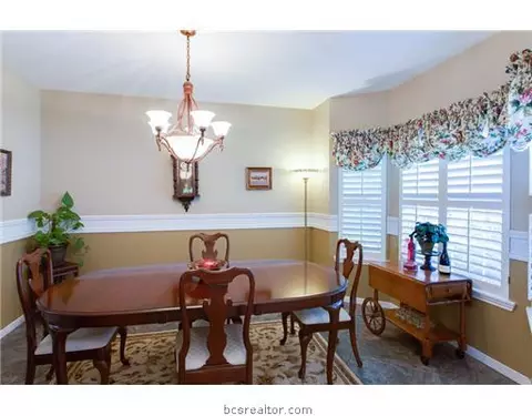 5601 Hampton Ct, Bryan, TX 77802 photo 5
