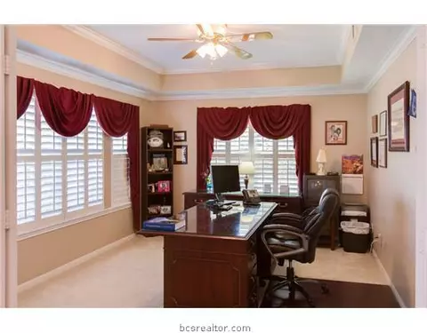5601 Hampton Ct, Bryan, TX 77802 photo 3
