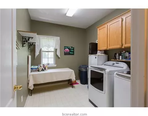 5601 Hampton Ct, Bryan, TX 77802 photo 6