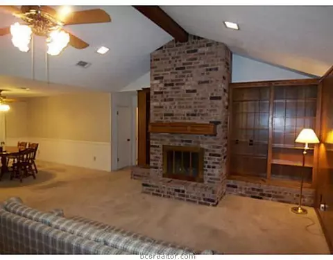 2312 Windsor Dr, Bryan, TX 77802 photo 4