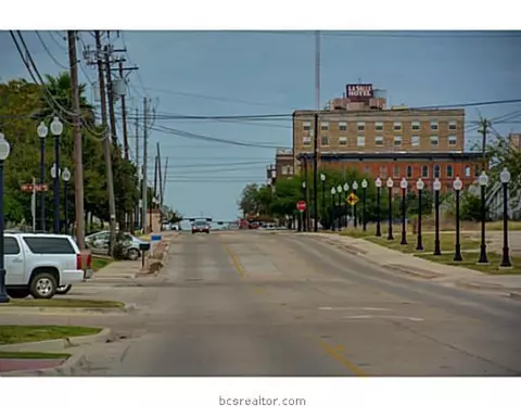 608 S Bryan Ave, Bryan, TX 77803 photo 5