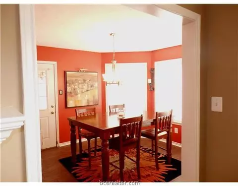 3908 Brighton Dr, Bryan, TX 77802 photo 5