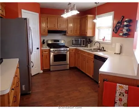 3908 Brighton Dr, Bryan, TX 77802 photo 7