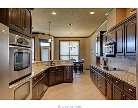 4847 Blazing, Bryan, TX 77808 photo 10