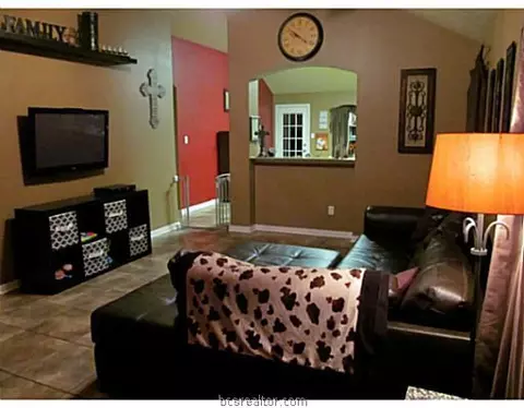 2027 Mountain Wind Loop, Bryan, TX 77807 photo 2