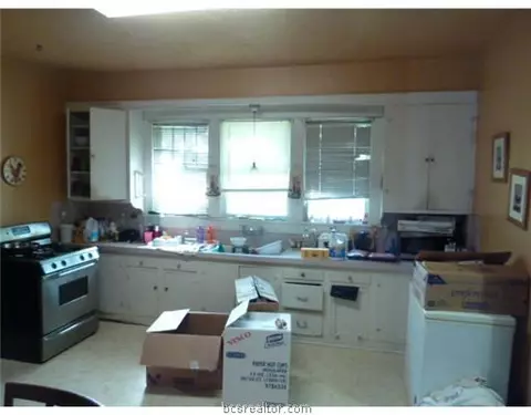 608 Wj Bryan W, Bryan, TX 77803 photo 2