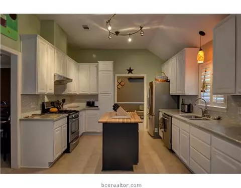 4601 Warwick Ln, Bryan, TX 77802 photo 6