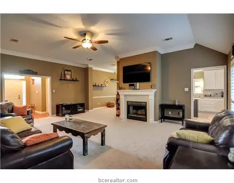 4601 Warwick Ln, Bryan, TX 77802 photo 4