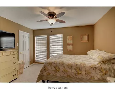 4601 Warwick Ln, Bryan, TX 77802 photo 11