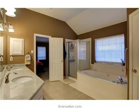 4601 Warwick Ln, Bryan, TX 77802 photo 10