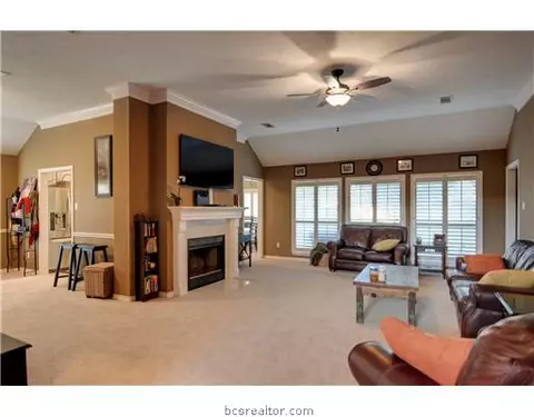 4601 Warwick Ln, Bryan, TX 77802 photo 2