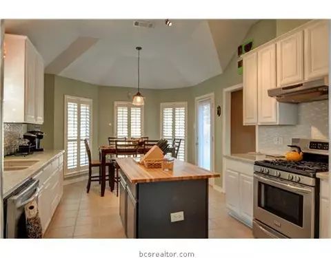 4601 Warwick Ln, Bryan, TX 77802 photo 5