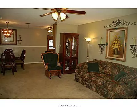 902 E 27th St, Bryan, TX 77803 photo 4