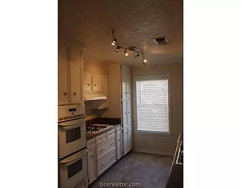2905 Oakside Dr, Bryan, TX 77802 photo 11